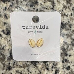 New Pura Vida Stud shell earrings